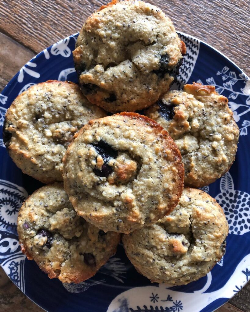 Muffins with Chia, Berries